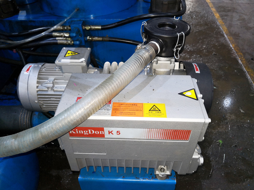 二手佳鑫250t真空硫化机(前顶3rt,轨道掀模)原装9成新机