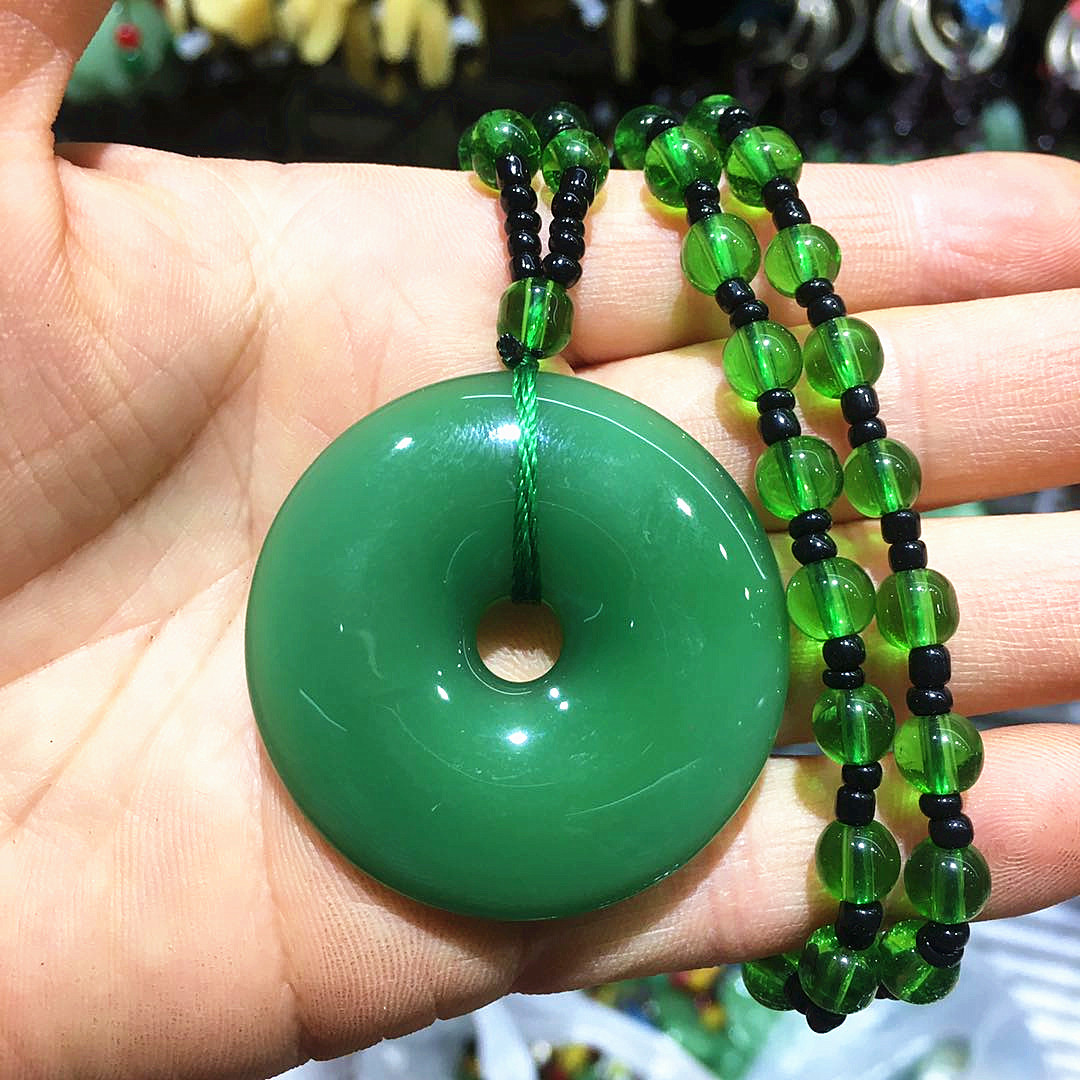 黑曜石厂家批发玉髓绿色本命佛观音八大守护神貔貅吊坠项链男女款