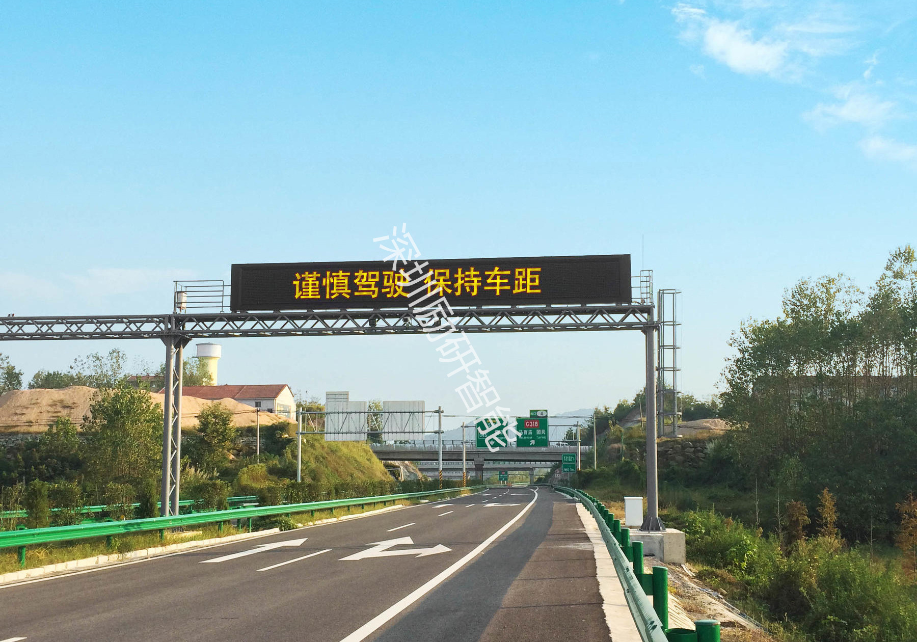 led高速公路可变情报板 龙门架可变情报信息屏