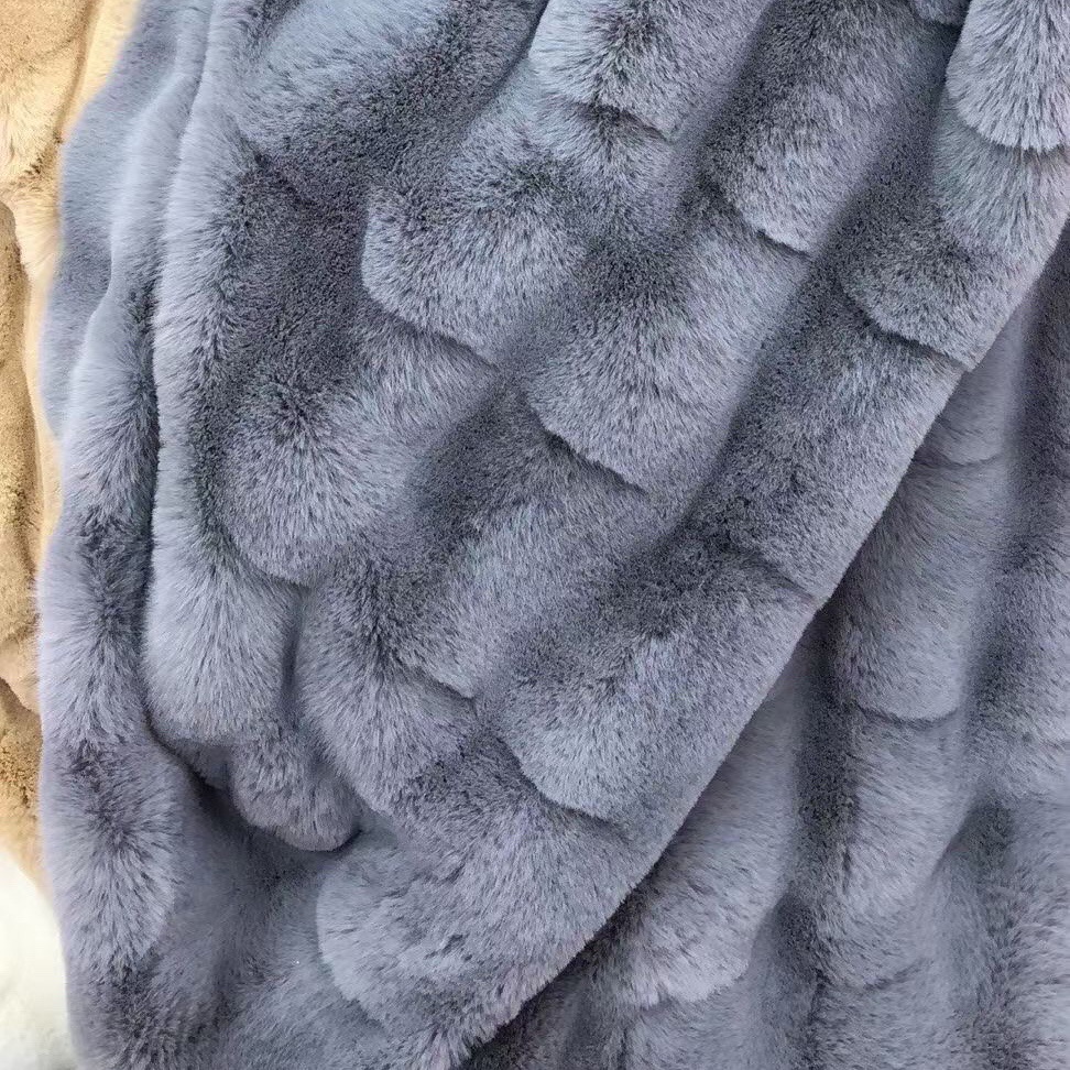 现货供应全涤丹麦貂瓦片仿皮草不掉毛秋冬时尚女装面料大兔绒