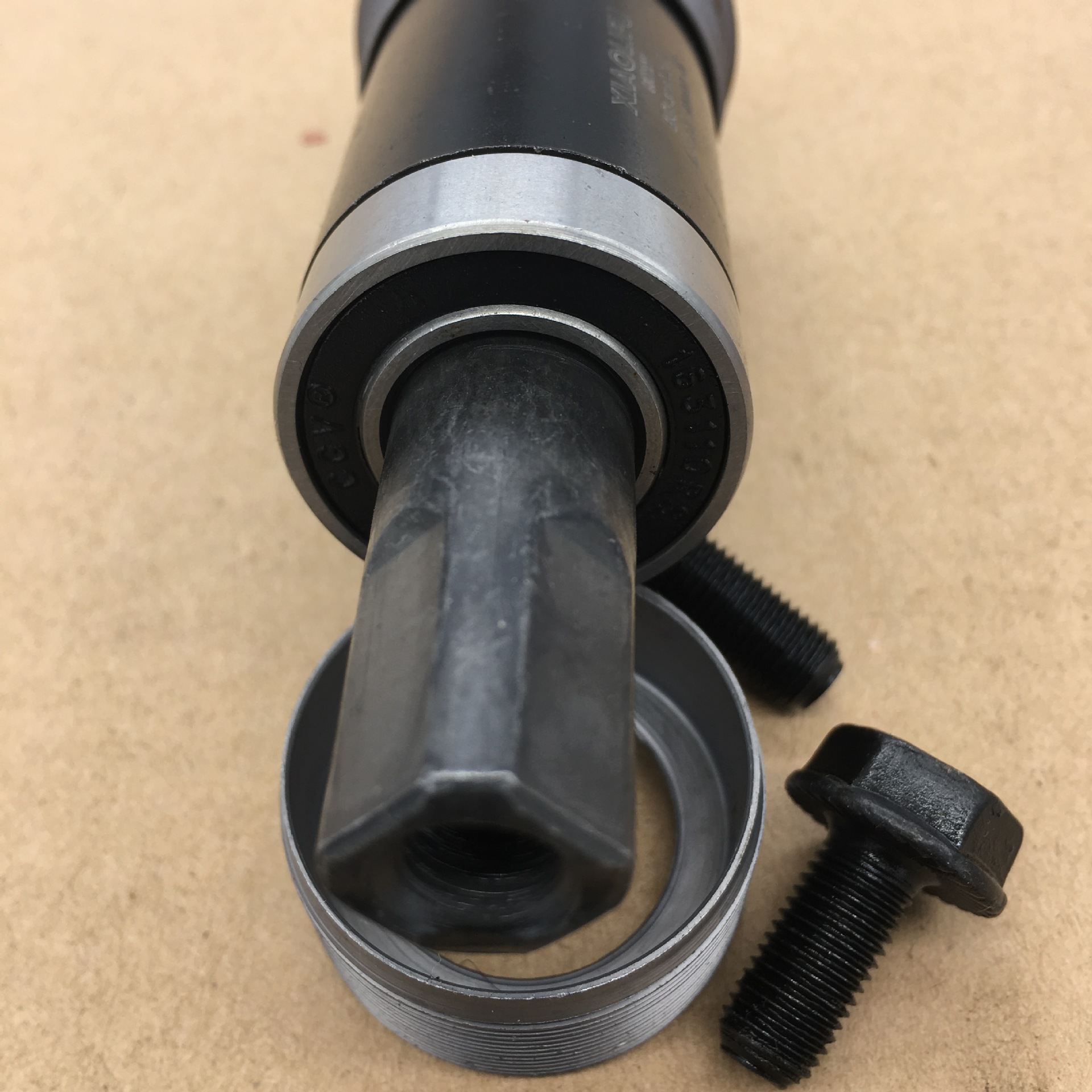 山地车方孔一体密封中轴 防水防尘 自行车中轴 122mm密封培林中轴