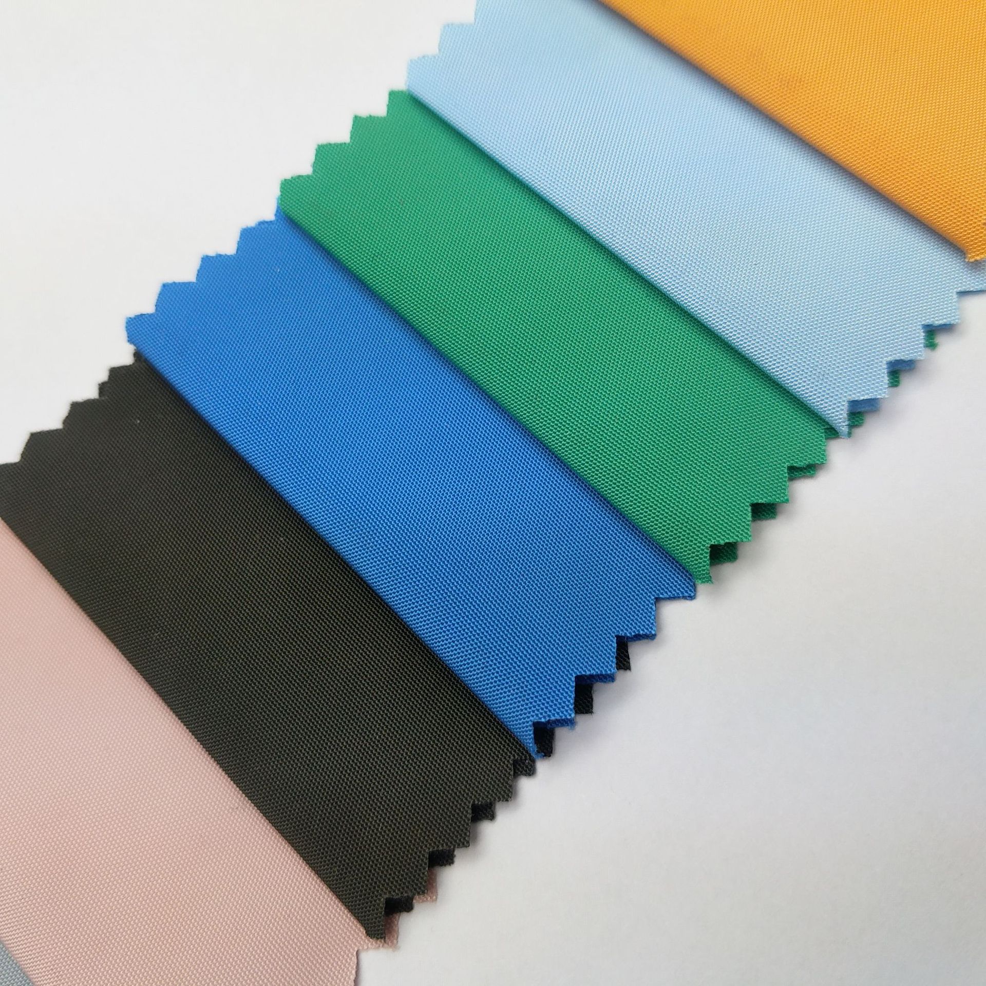 现货供应 150dpu记忆平纹布料 功能性面料 冲锋衣 户外服等面料