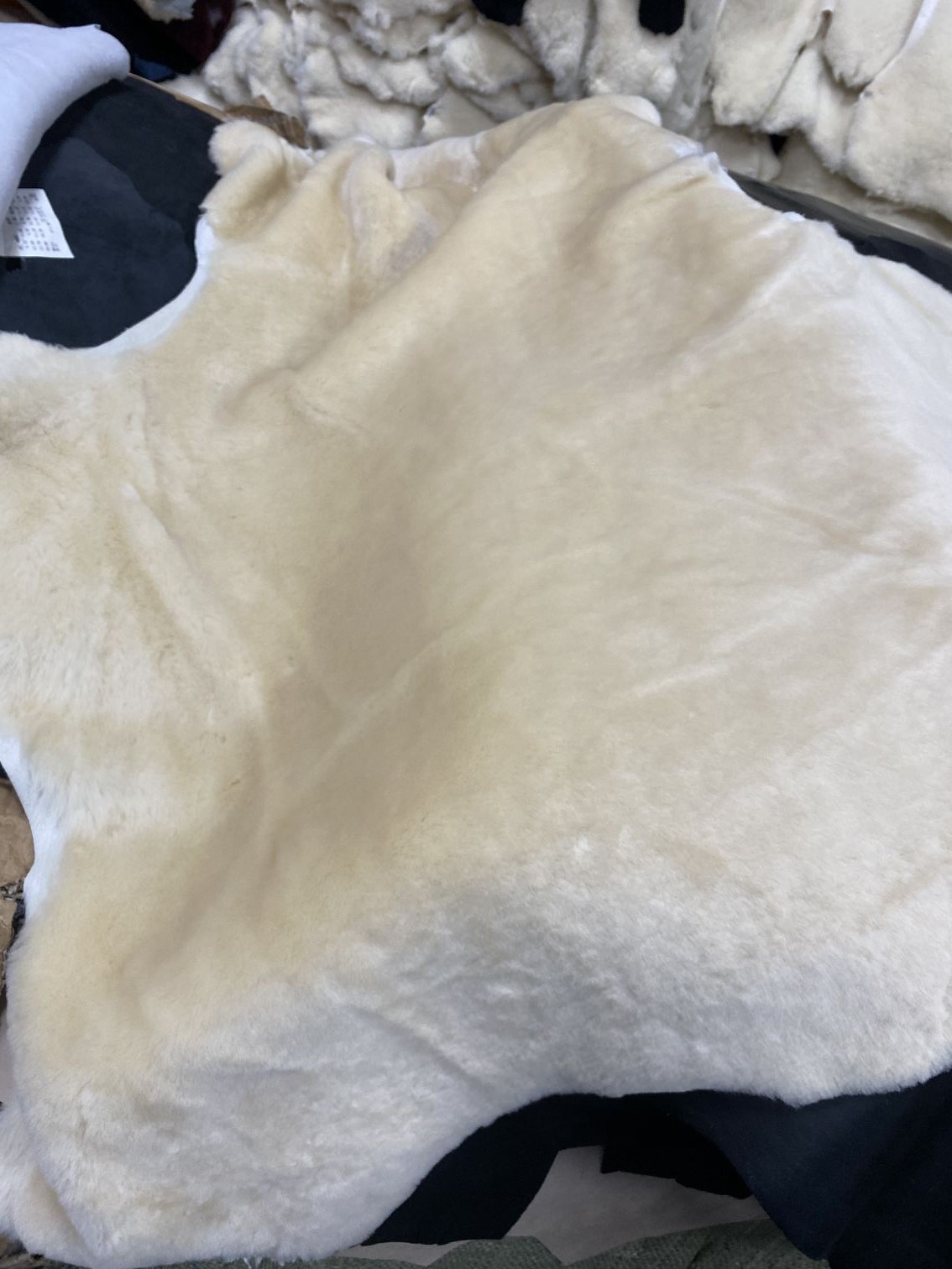 真羊毛整张羊皮纯绵羊皮羊剪绒鞋里皮皮毛一体羊毛里皮料-阿里巴巴