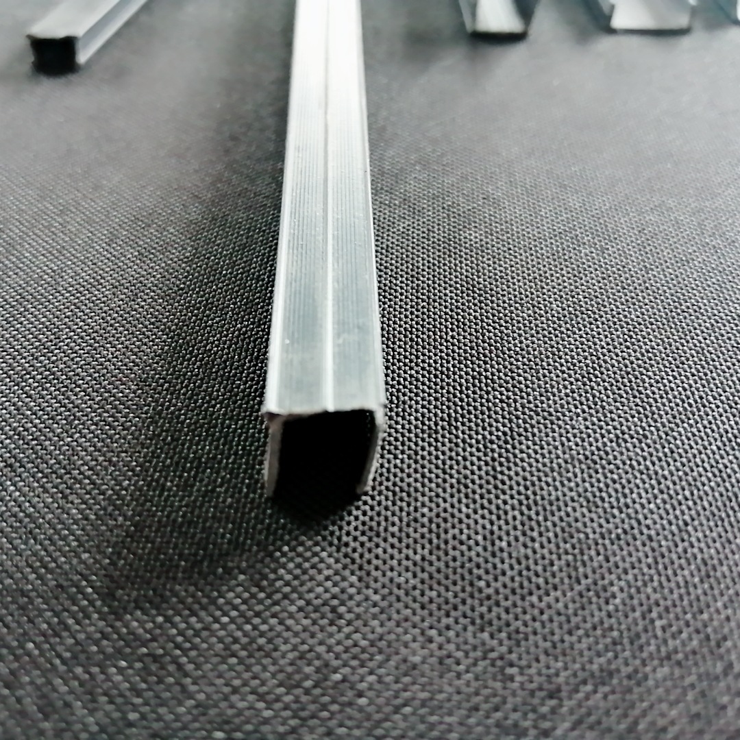 现货供应塑料滴水槽屋檐檐口分隔条u型槽pvc滴水槽