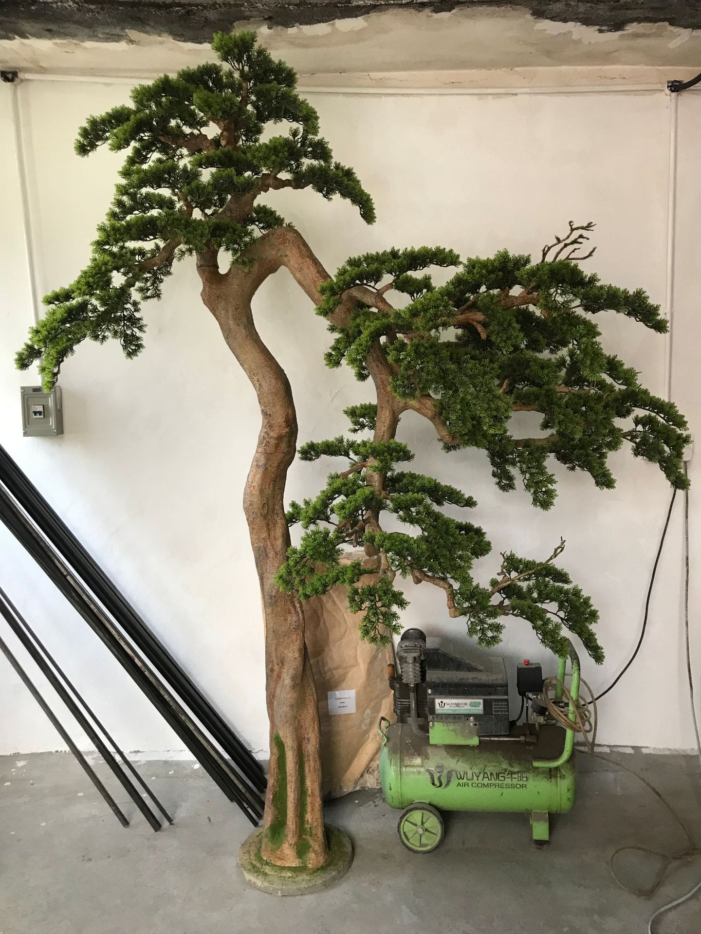 仿真室内外迎客松悬崖柏松树人造树皮树酒店商场摆设厂家定制直销