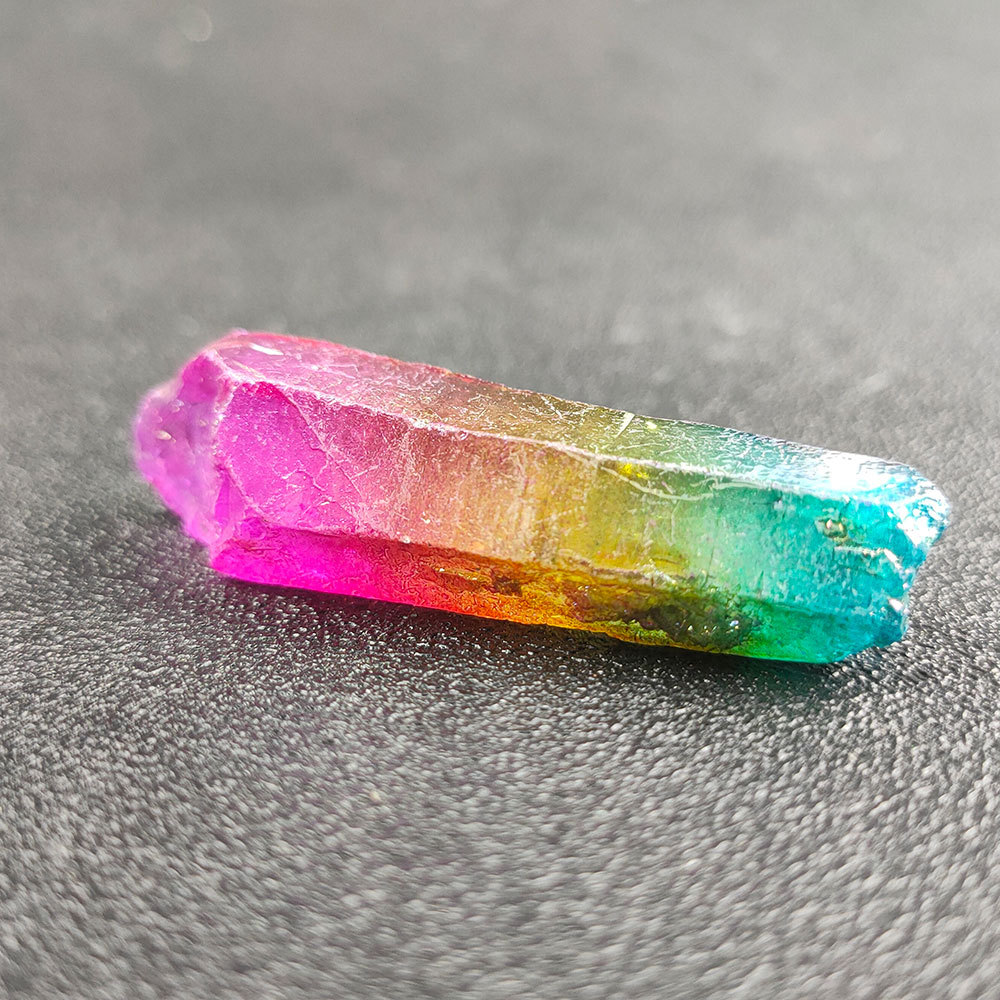 速卖通现货天然原石水晶柱 不规则电镀水晶七彩六棱柱能量摆件diy