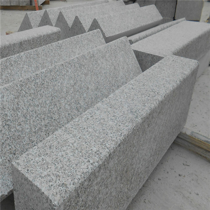 现货芝麻灰路沿石 火烧面路边石市政园林工程路侧石 灰麻路缘石