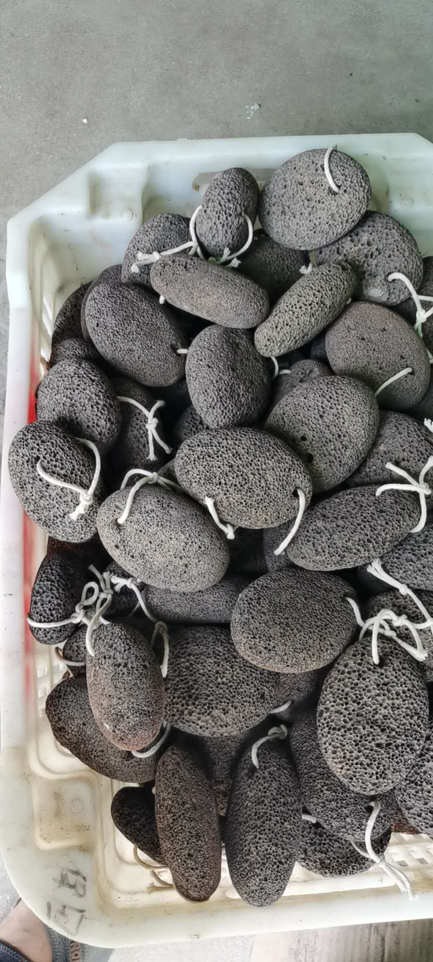 家用磨脚石去死皮老茧火山石磨脚器脚后跟锉角质浮石搓脚石