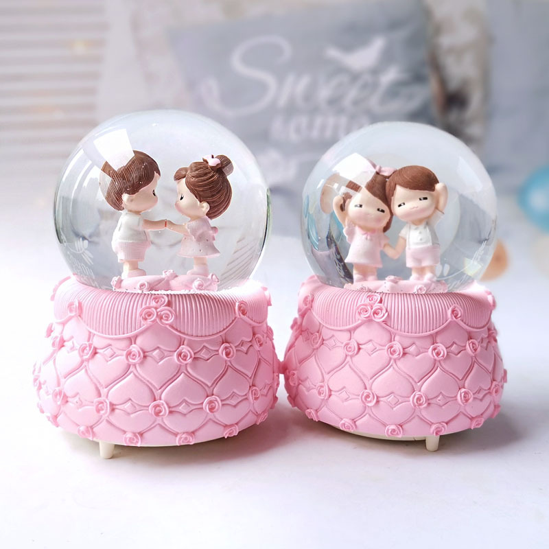 情人节礼物学生礼品家居摆件可爱爱心情侣带灯飘雪水晶球音乐盒