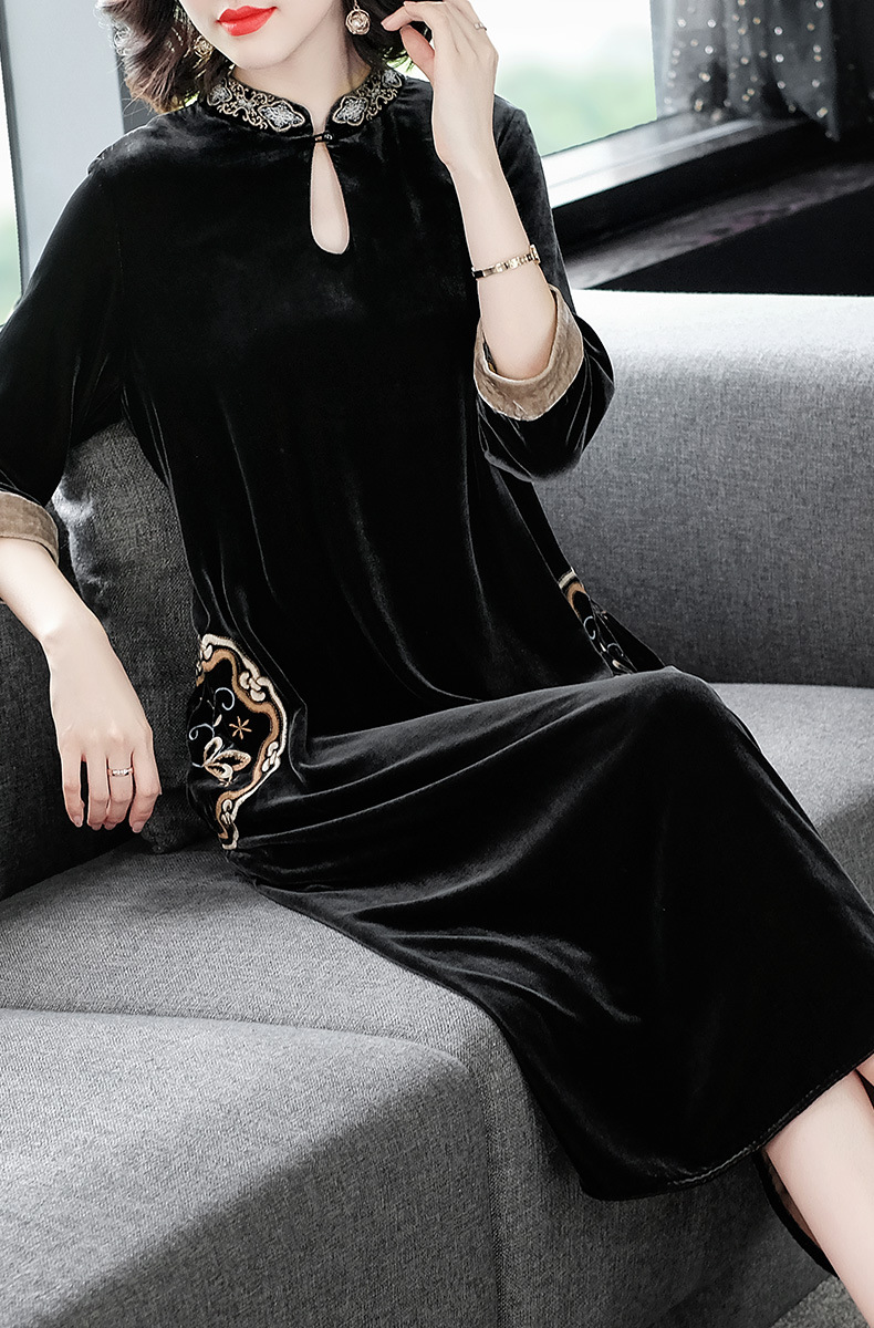 罗依真丝连衣裙2020秋季新款原创设计重工刺绣真丝丝绒宽松版女裙