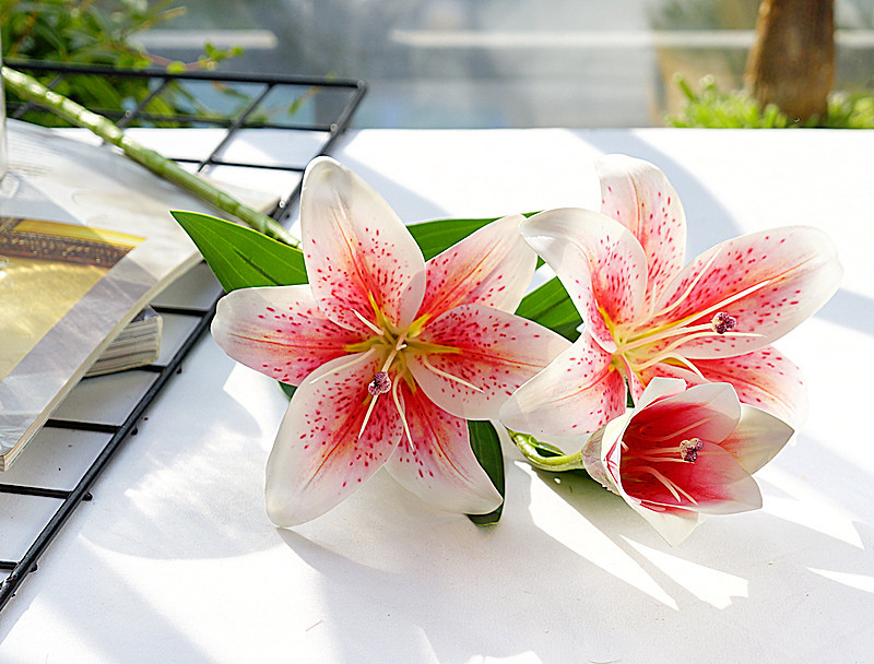 单枝3d3头小百合花 仿真花 酒店橱窗婚庆摄影道具家居装饰摆件