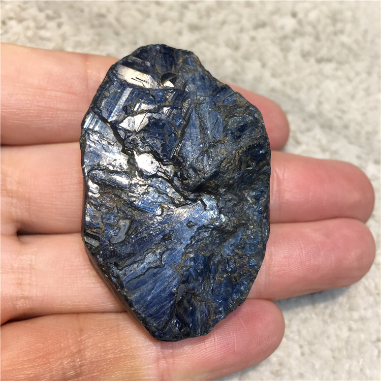 天然蓝宝石原矿石版状体可加工雕刻收藏低价产地销售