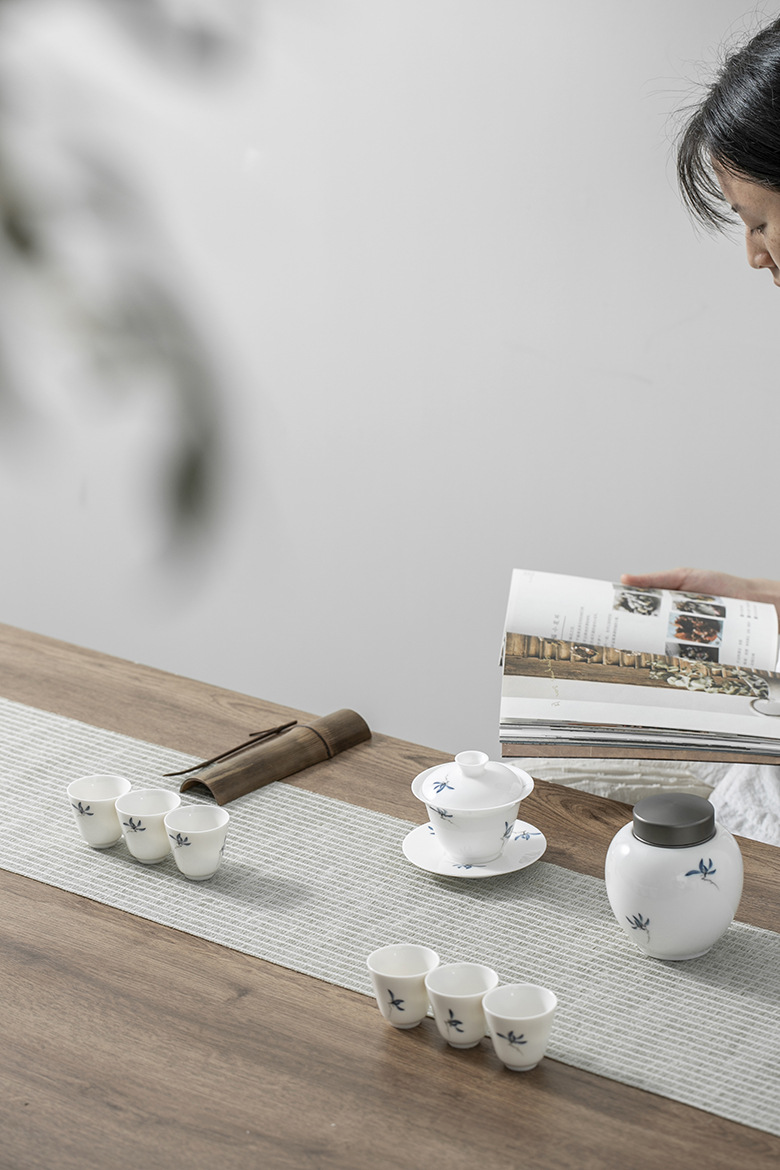 景德镇手工陶瓷品茗杯 手绘茶具功夫小茶杯 秋水兰花系列品杯定制