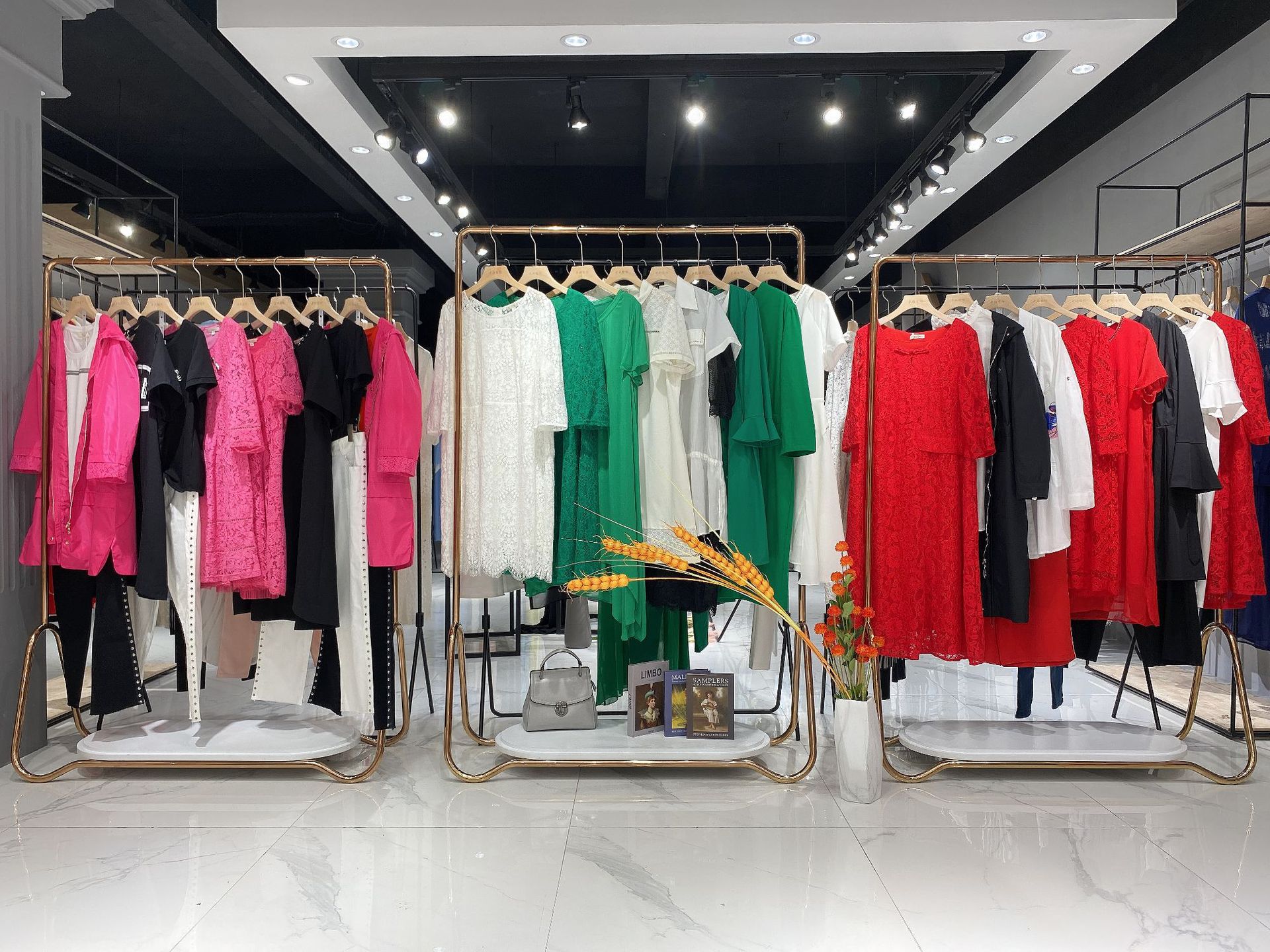 芊之美20春夏广州品牌大码女装库存尾货品牌折扣女装淘宝直播货源