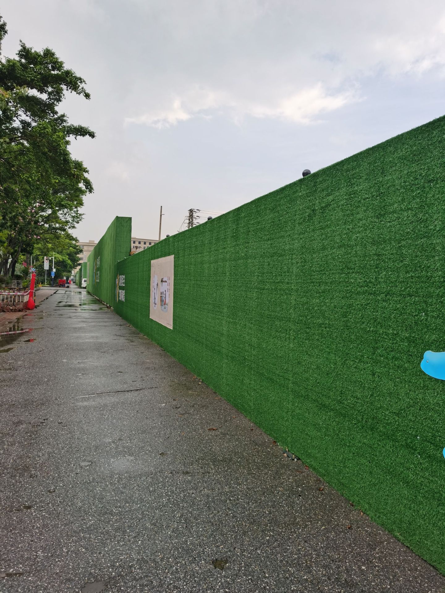 人造草坪网仿真草坪墙假草皮地毯防尘绿化围挡工程围墙草坪围挡-阿里