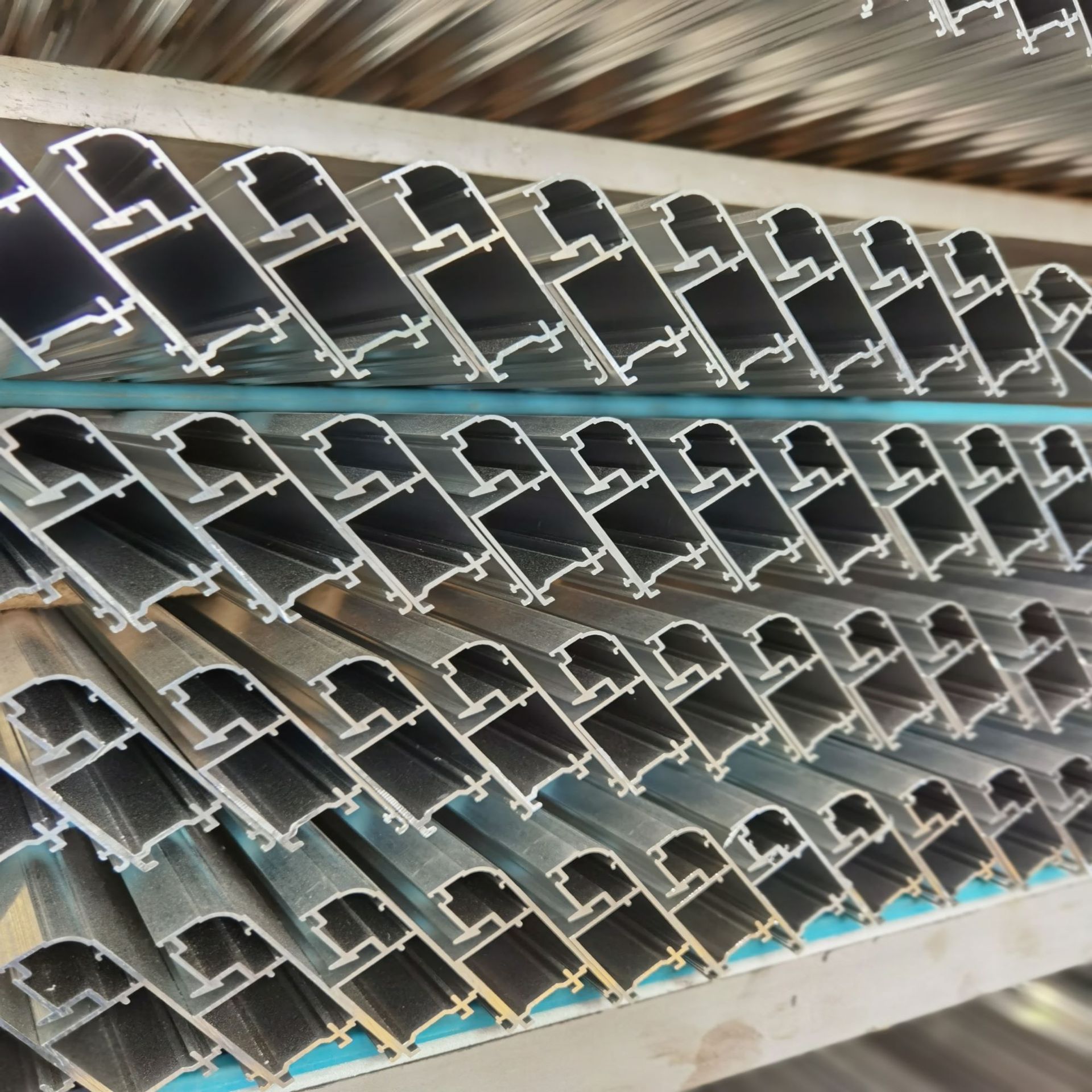 凤铝铝材现货电泳香槟门边料框料入户门封阳台防盗防风门窗铝型材