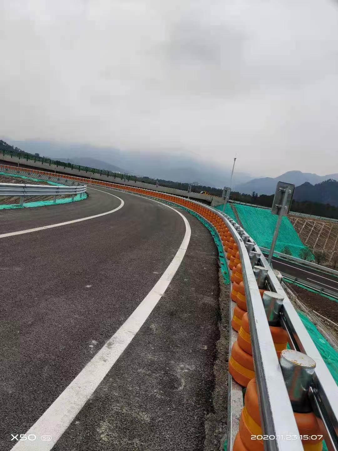 eva旋转护栏高速匝道处旋转护栏厂家供应