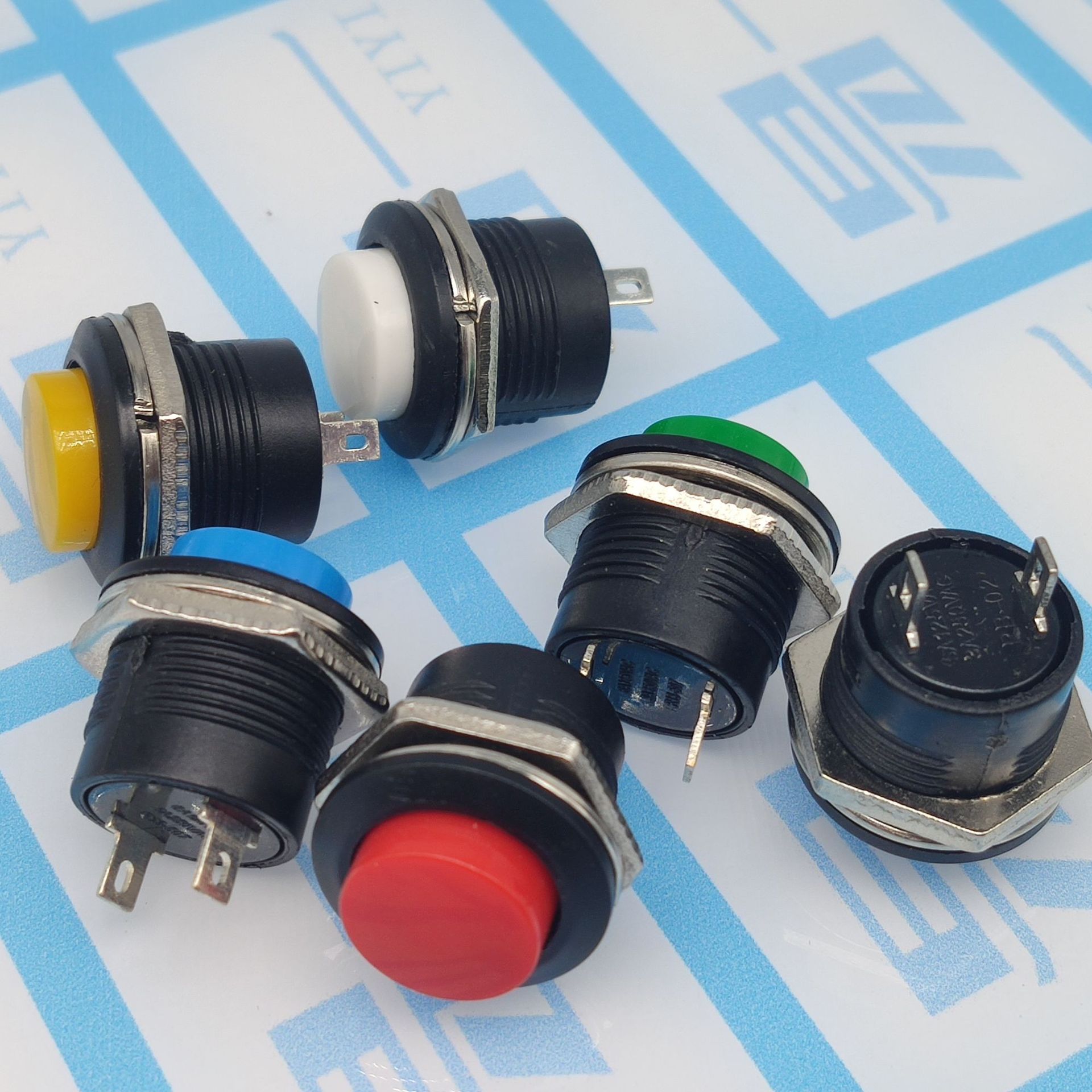 自复位按键开关 按钮点动开关 r13-507 16mm 红色 无锁开关