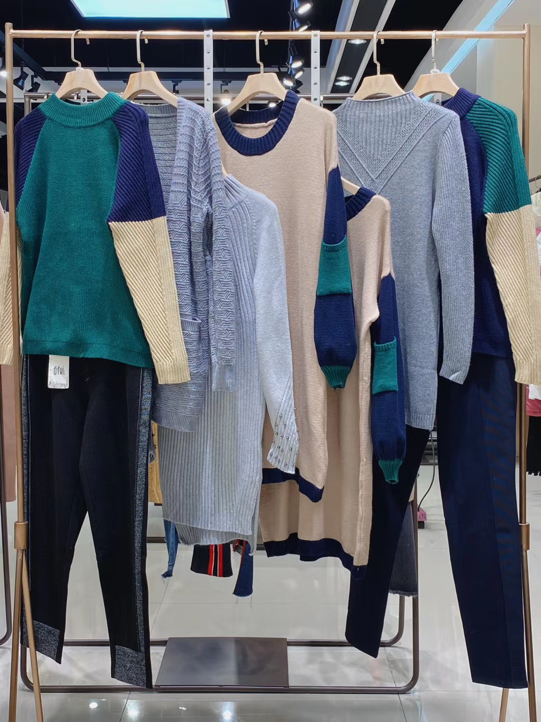 日韩风20禾木毛衣秋装品牌折扣女装尾货走份批发快手直播货源清仓