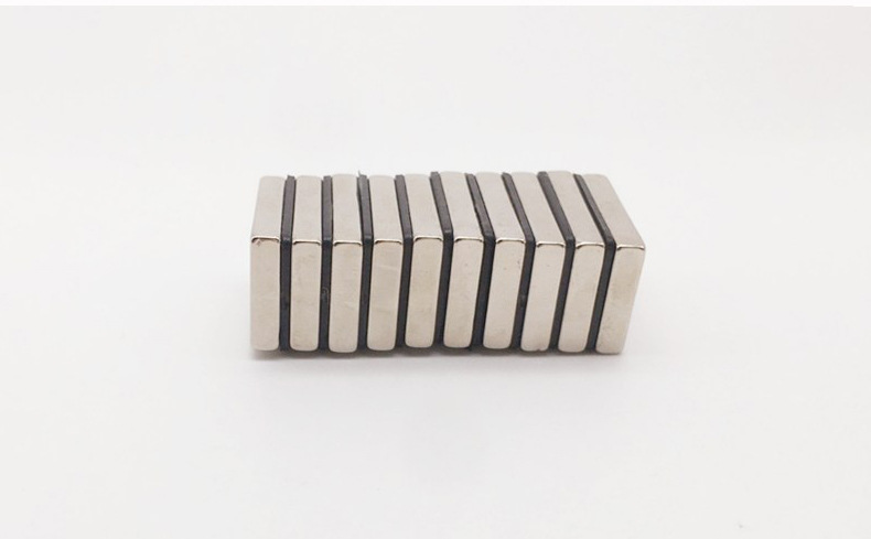 钕铁硼方形磁铁 n35 f24*16*4 线切割专用长方形永磁 环保强磁