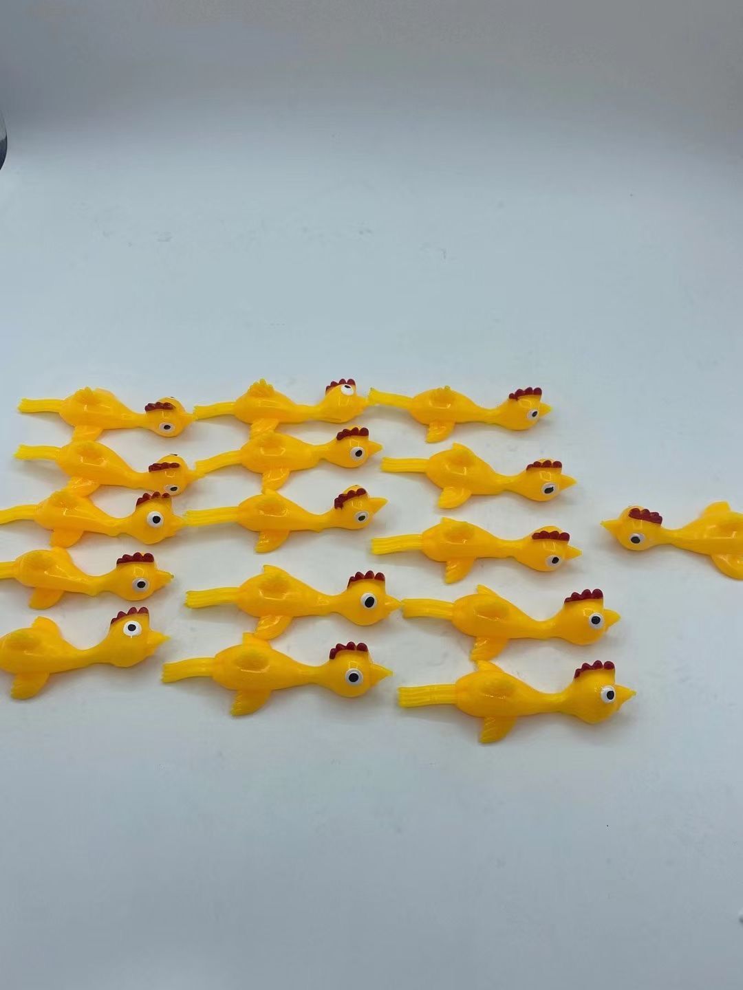 手指弹射鸡整蛊趣味减压玩具 tpr软料发射弹弓火鸡新奇特抖音同款