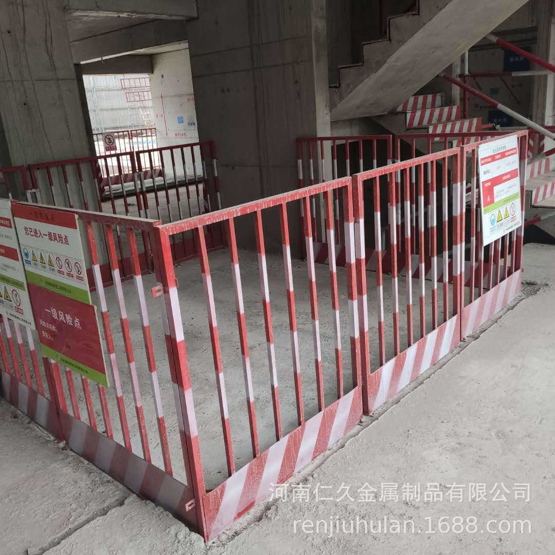 防护栏杆宜加挂密目安全网和挡脚板.