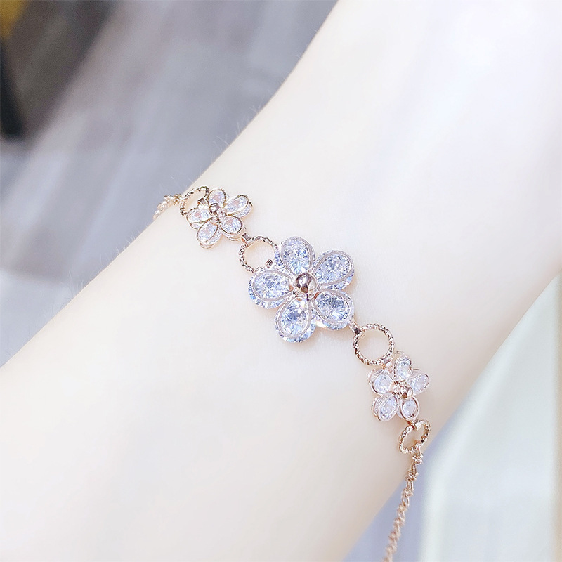 Korean Style Fashion Small Fresh Diamond Flower Sweet Cutout Five Petal Flower Bracelet Micro Inlaid 3A Zircon Jewelry Female Accessories