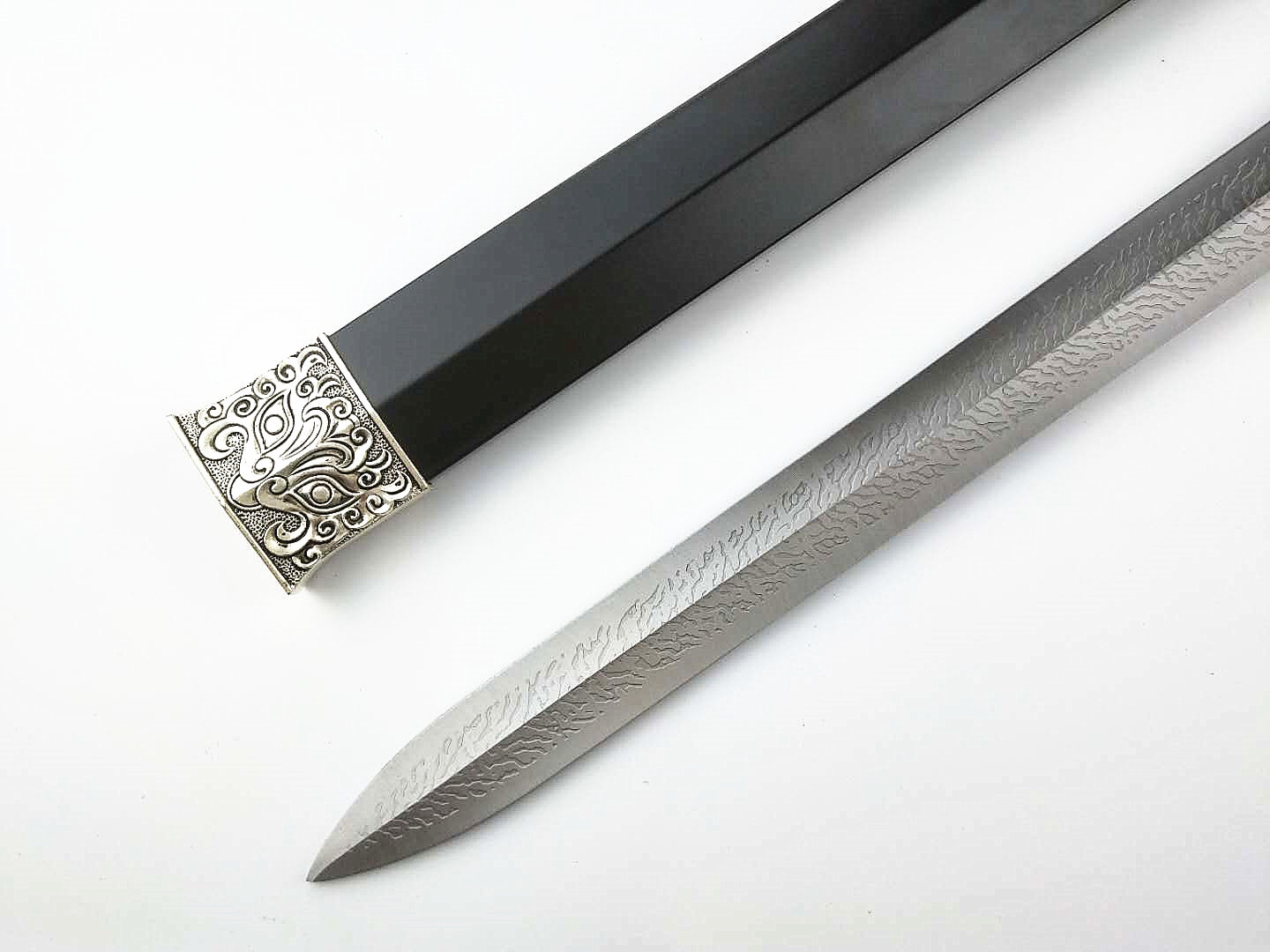 产品包装:彩纸盒装具材质:锌合金剑鞘材质:金属鞘剑身材质:不锈钢 未