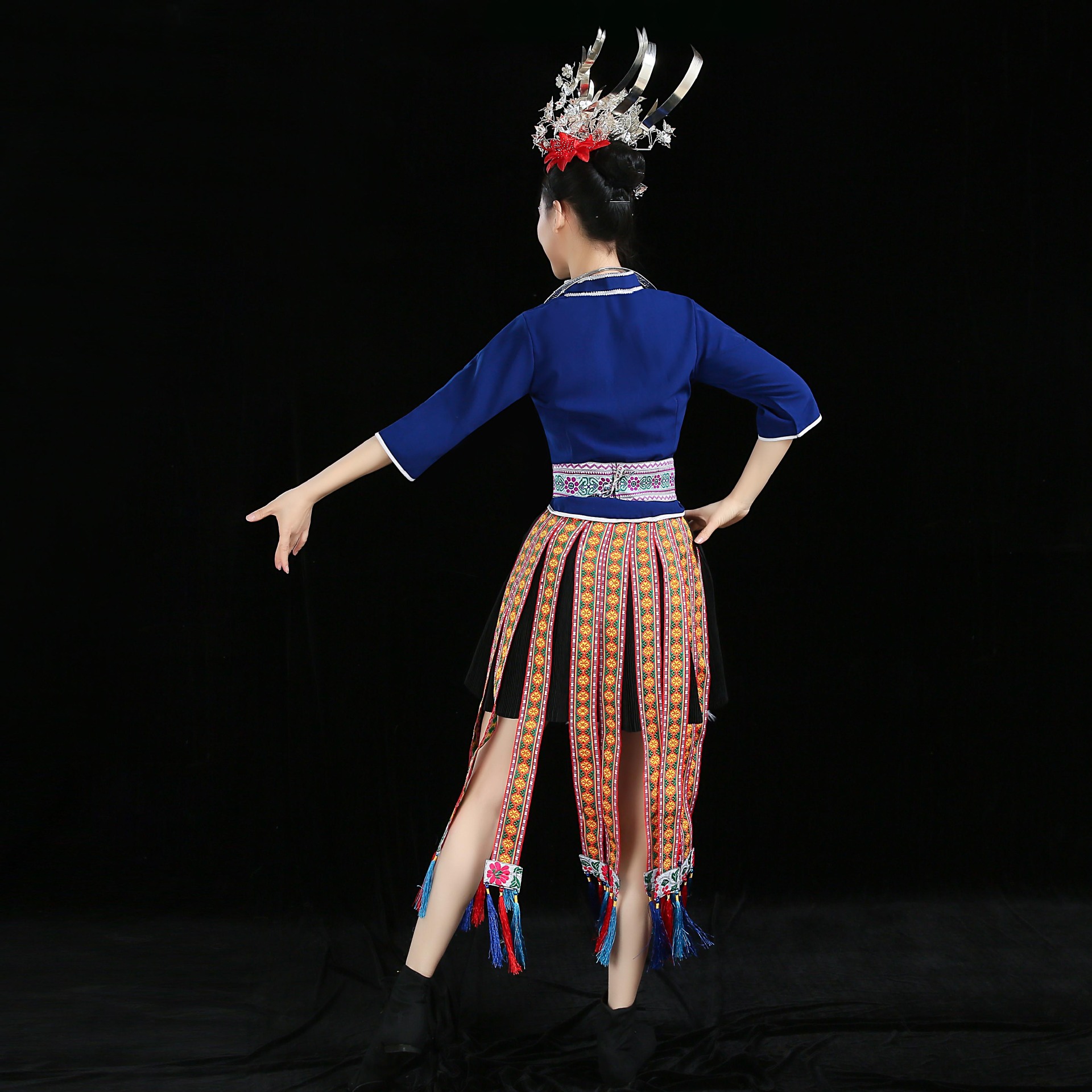 贵州苗族演出服少数民族舞蹈服装云南土家族壮族彝黎族瑶族百褶裙