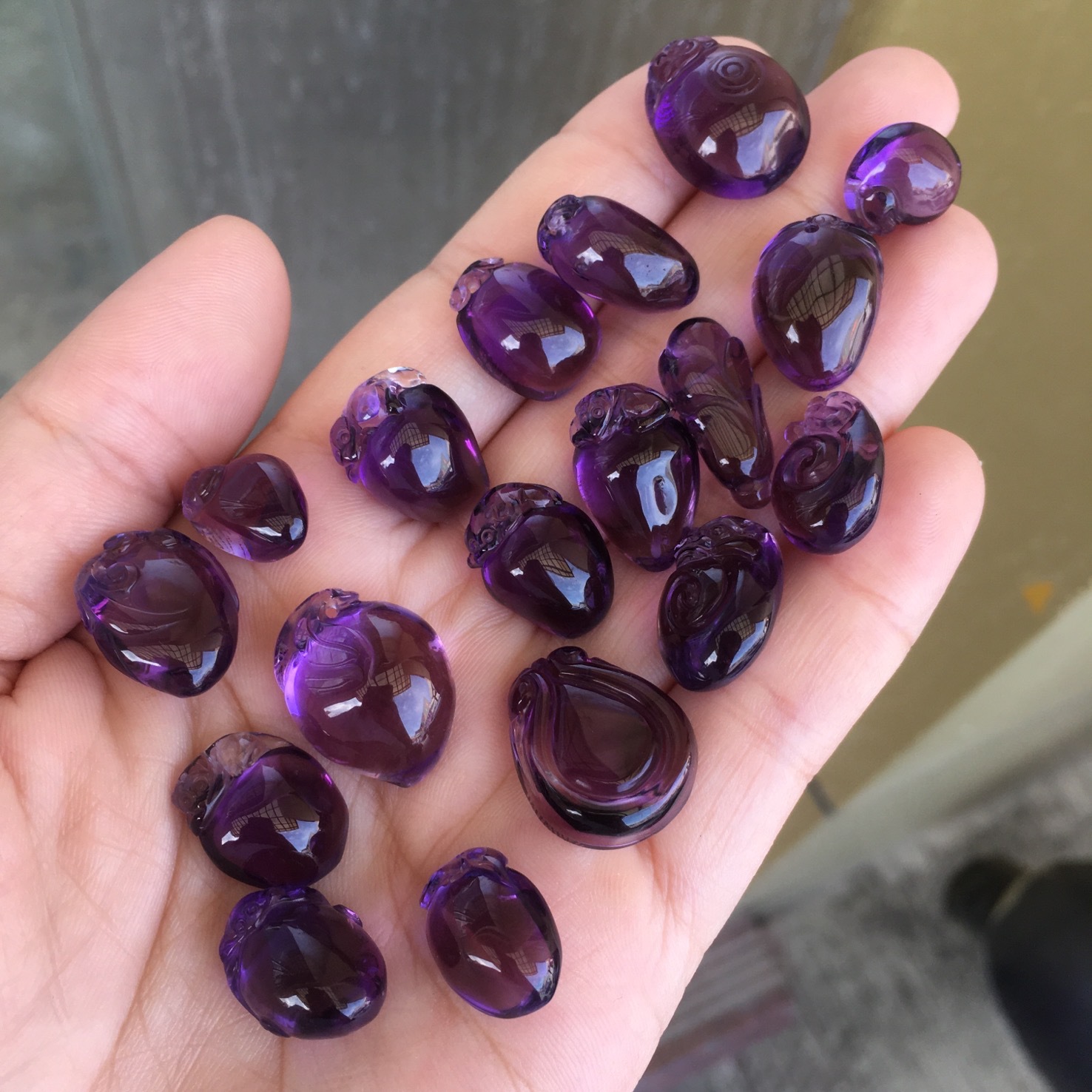 厂家批发天然紫水晶雕件小吊坠晶体通透成色深紫随型小配件