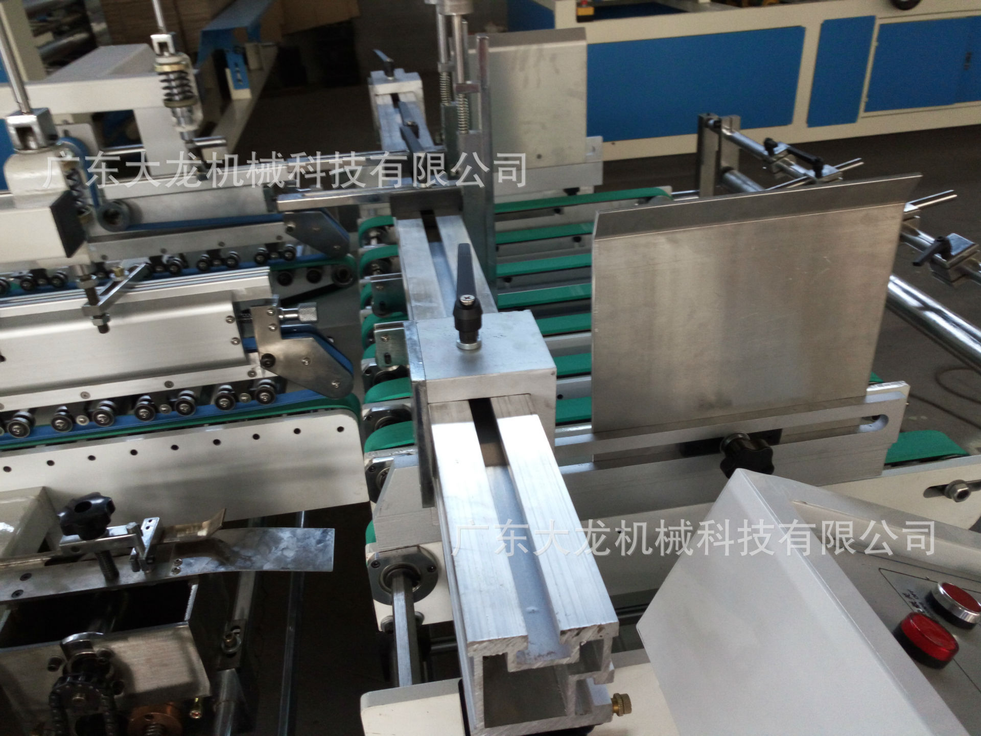 糊盒机 粘盒机 高速勾底糊盒机 纠偏粘盒机糊箱机 粘箱机纸盒粘箱