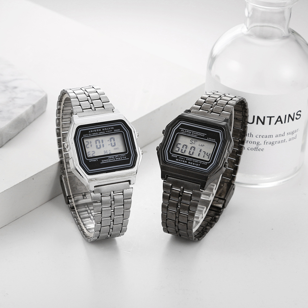 爆款外贸网红金属表带时尚潮款手表男金银冷光超薄led电子表厂家