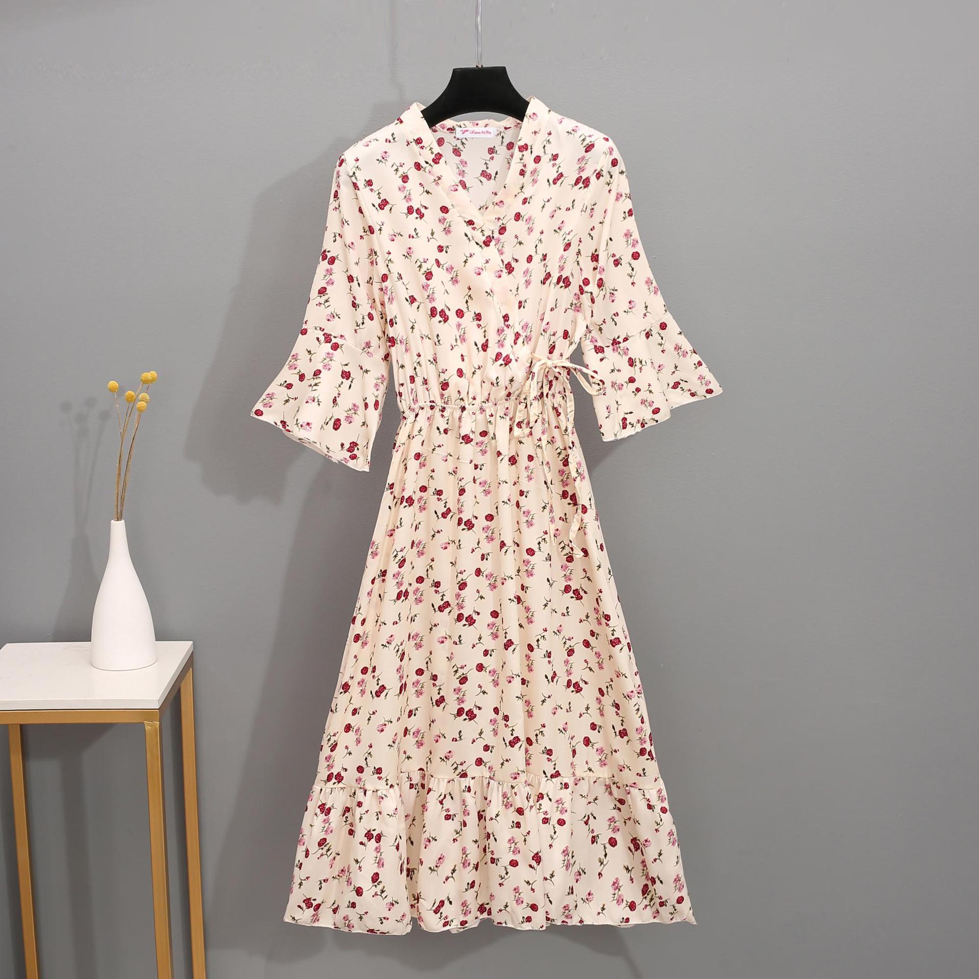 夏装2020新款v领碎花雪纺连衣裙甜美收腰喇叭袖荷叶边中长款裙子