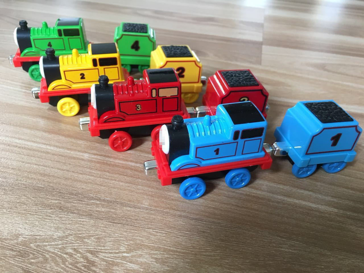 宝乐星合金电动磁吸拖马斯轨道小火车儿童声光回力玩具淘宝热卖