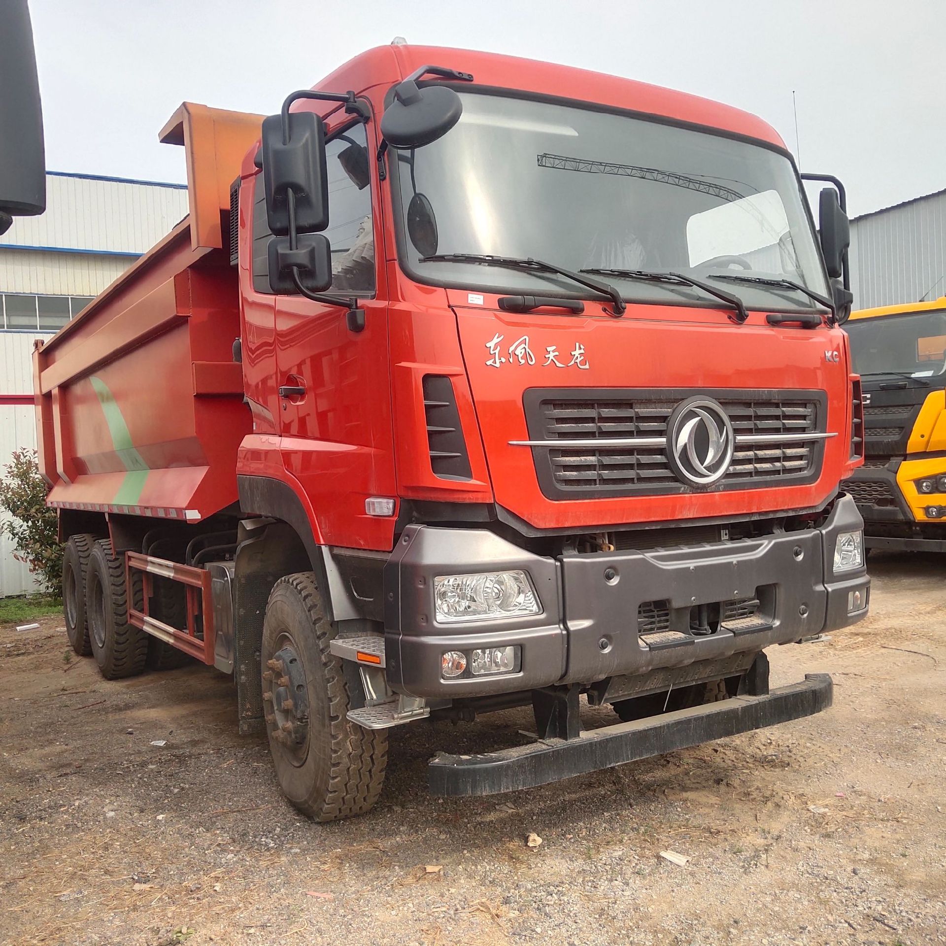东风天龙自卸货车