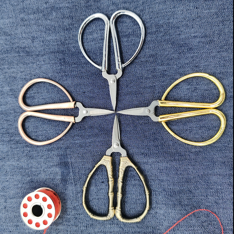 Pocket Mini Small Scissors Loose Thread Cutting Floral Scissors Embroidery Scissors Portable Small Scissors Iron Box Wholesale