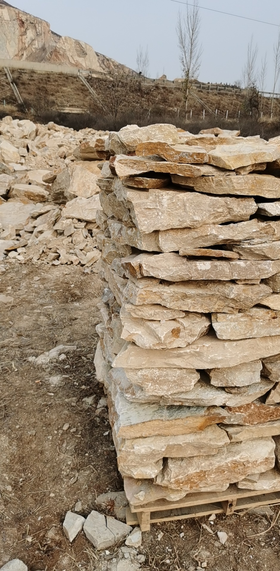 厂家批发石材垒墙石 小区别院不规则散片砌墙毛石浆砌石片石毛石