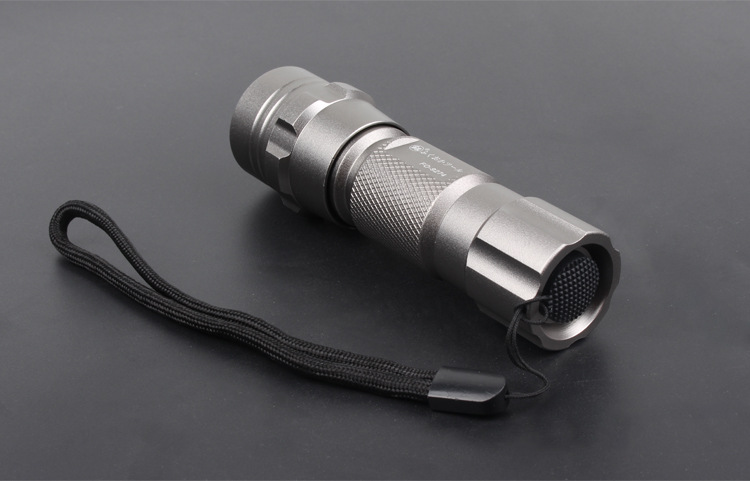供应日本福冈工具强光迷你手电筒远射程lde防水户外便携