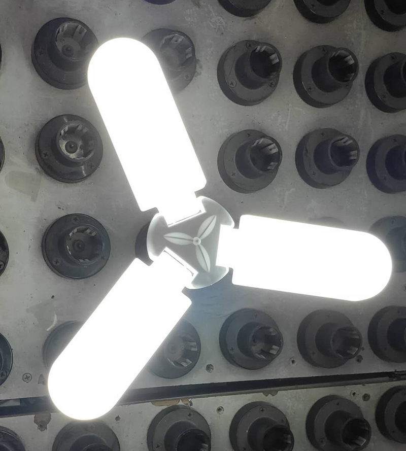 跨境美国led三叶车库灯泡折叠高亮恒流60w足瓦室内照明灯泡车库灯