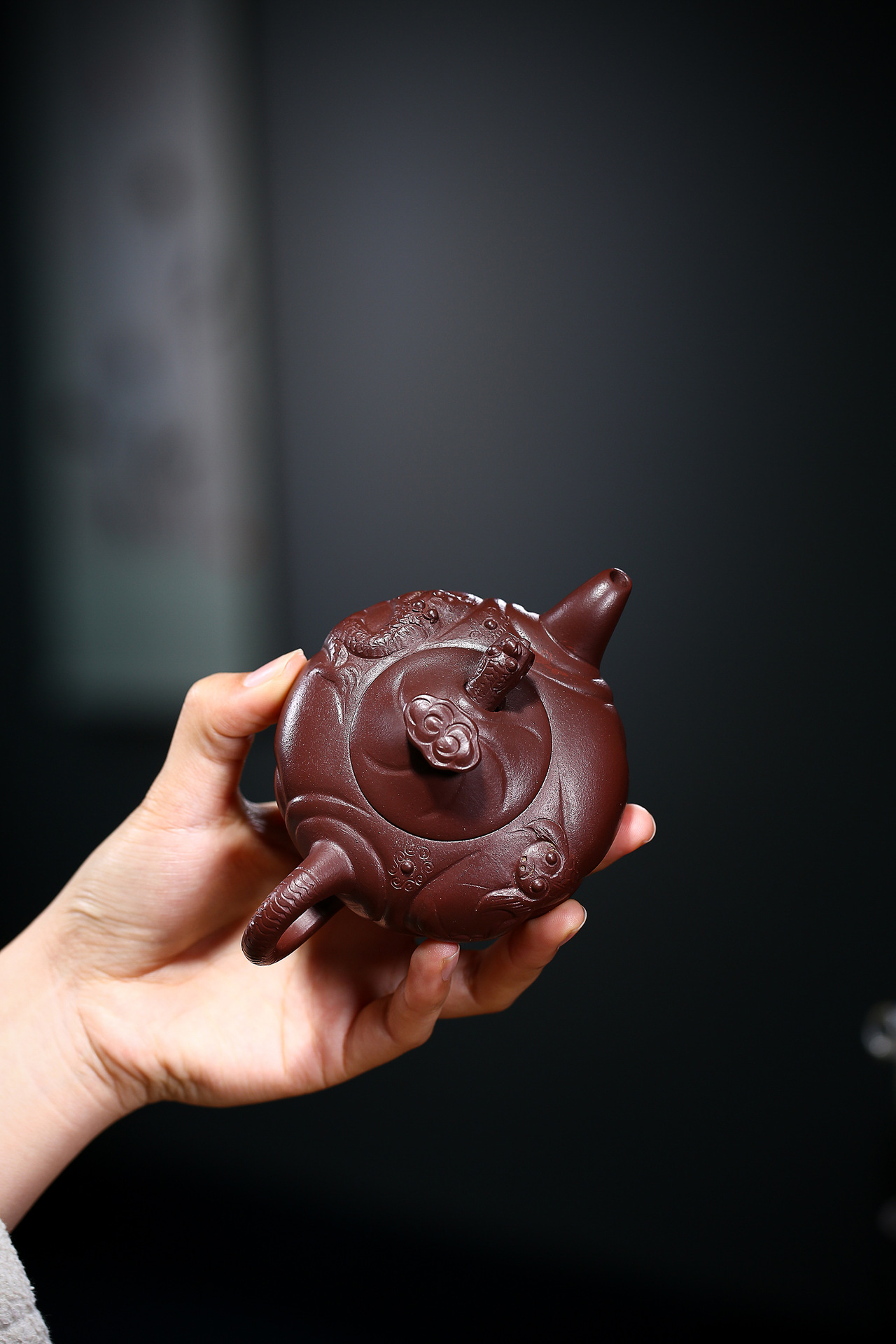 宜兴原矿紫砂壶名家手绘制作紫朱泥小品鱼化龙壶茶具定制厂家批发