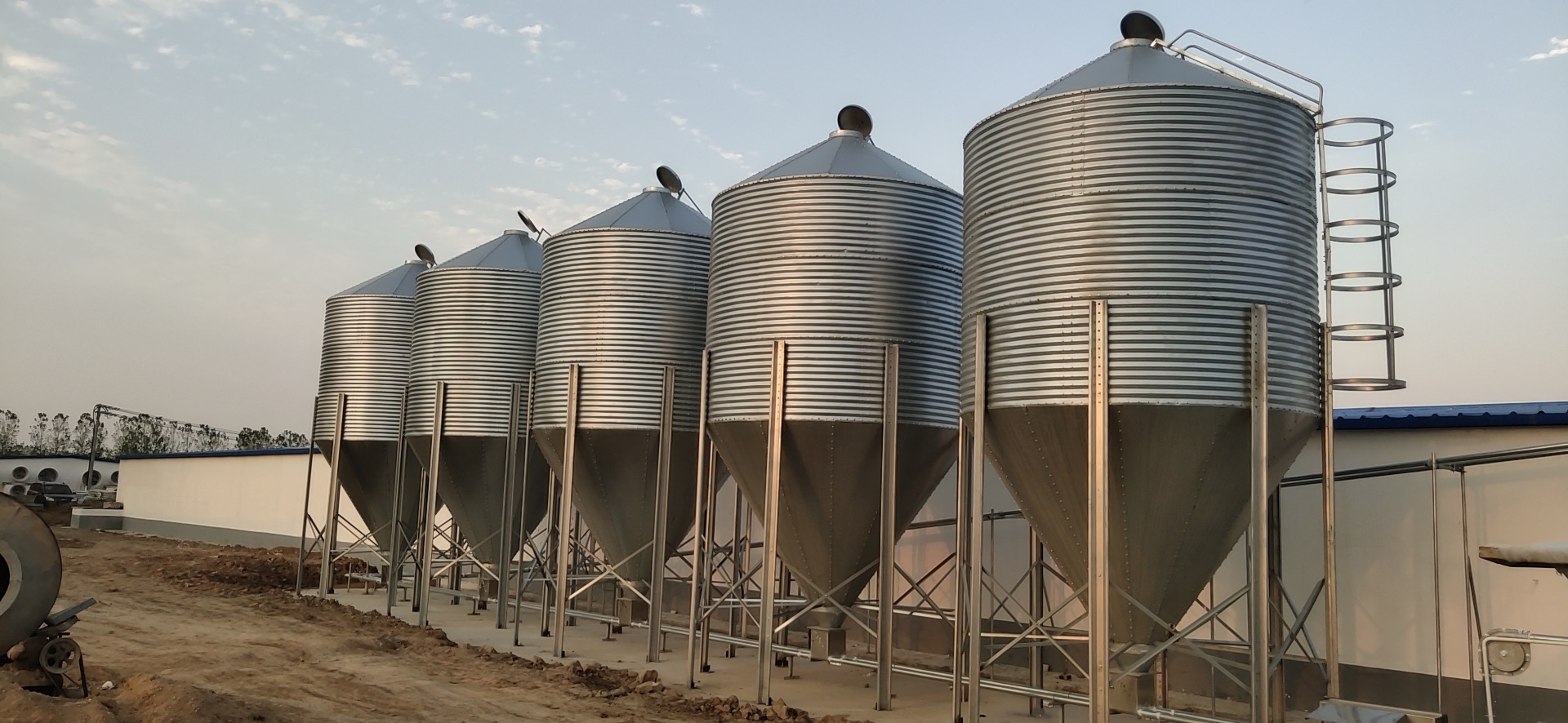 养殖饲料塔养殖料线10吨15吨20吨安装称重自动系统养猪场全套设备