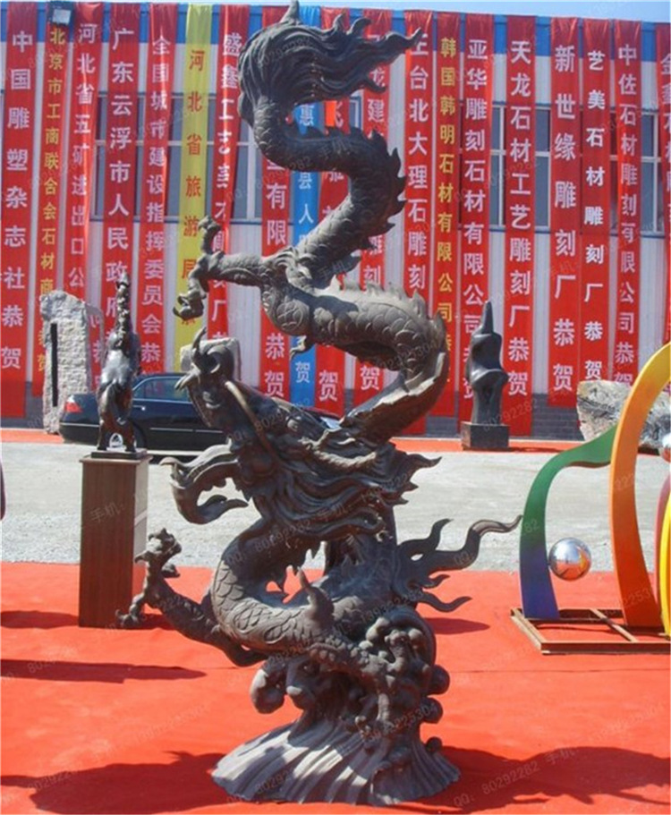 盘龙雕塑图片.jpg