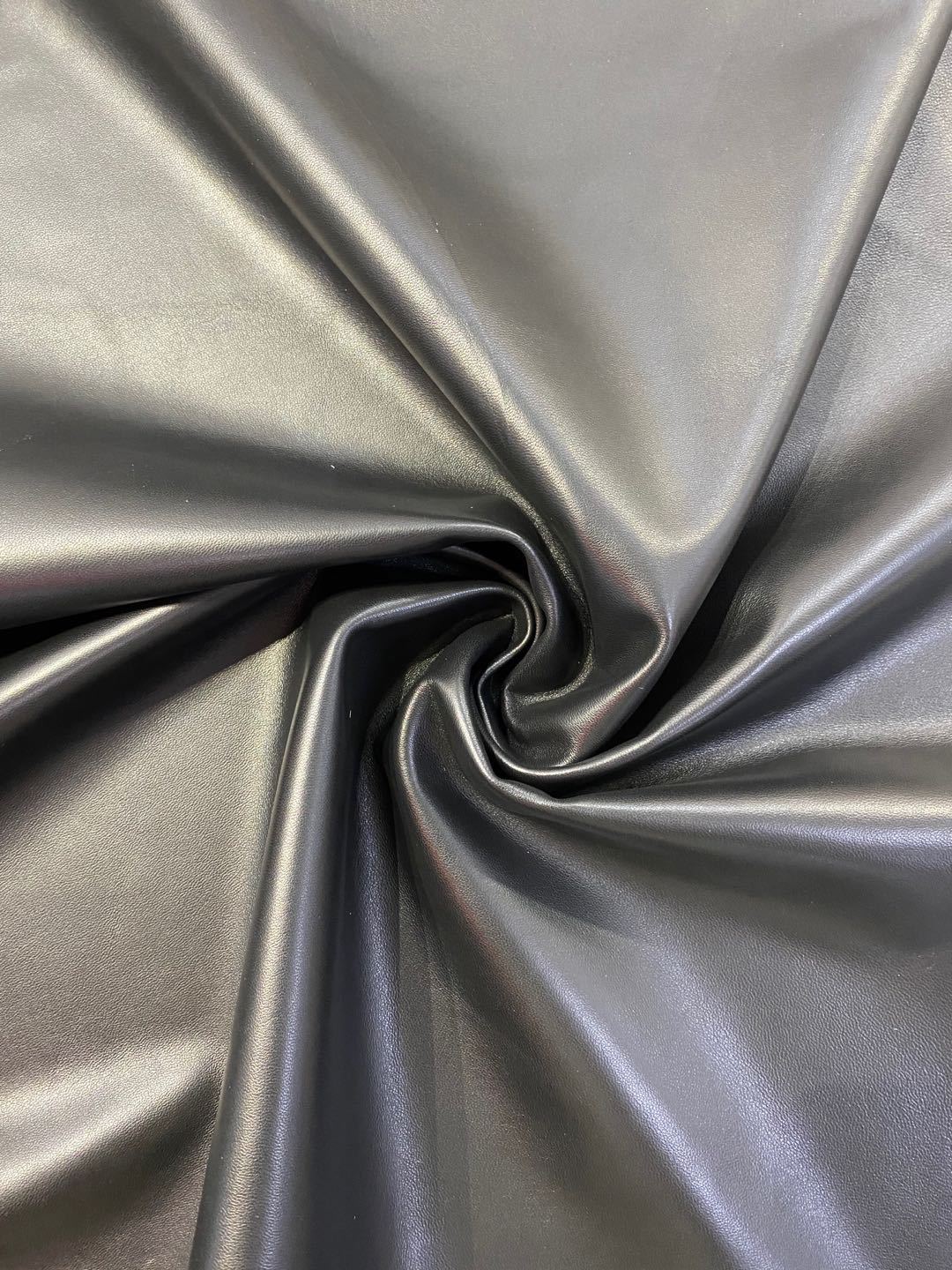 整张羊皮黑色绵羊皮真羊皮面料服装革紧实柔软皮料供应