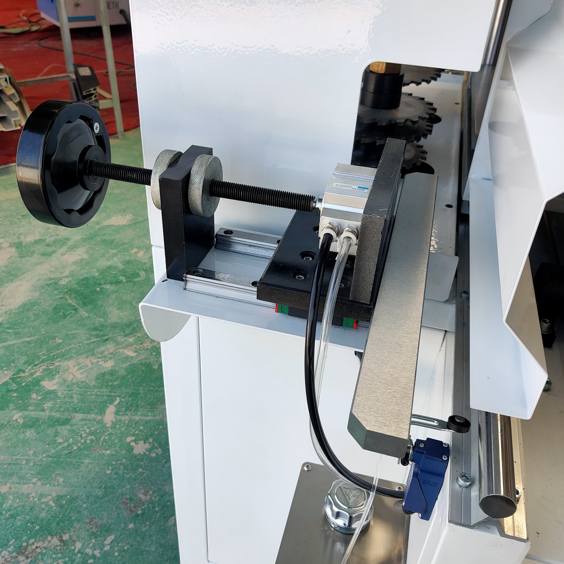 济南门窗加工设备 断桥铝门窗端面铣床 角码锯 切铝机厂家直销