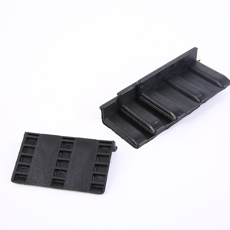 厂家直销 防盗门专用塑料垫新款防护钢木门室内门划痕三角塑料垫