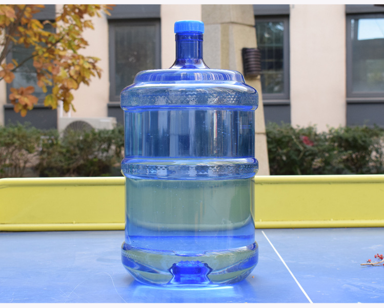 9升纯净水桶 家用带盖加厚型水桶大号pet社区用接水桶饮水机桶