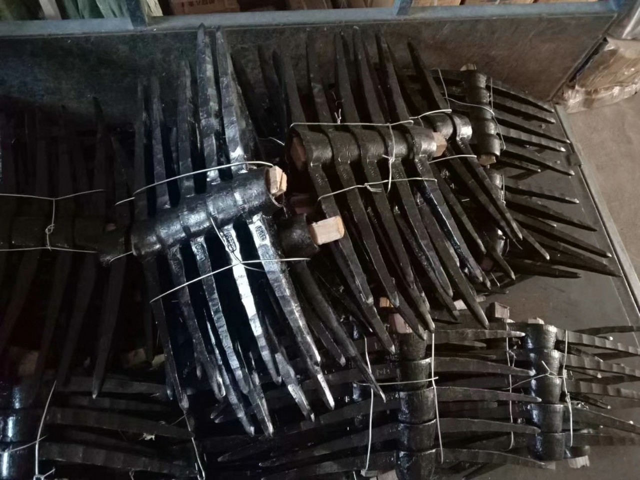 纯钢锻打洋镐头 大钢镐 柴镐 十字镐 镐把 尖镐 建筑工地镐