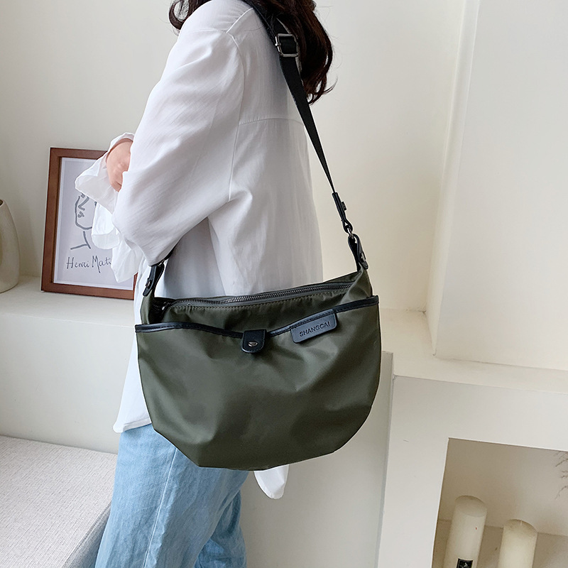 斜挎包尼龙牛津布简约轻便单肩女包女士小包包休闲旅游背包潮