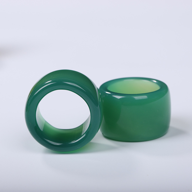 厂家批发绿白红墨绿蓝色玛瑙玉髓扳指时尚大气男女款玉石指环清新