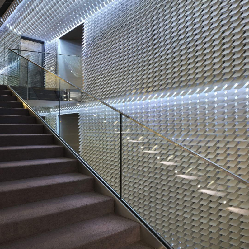 楼梯扶手钢化玻璃别墅商场旋转楼梯扶手超白夹胶固定栏杆玻璃